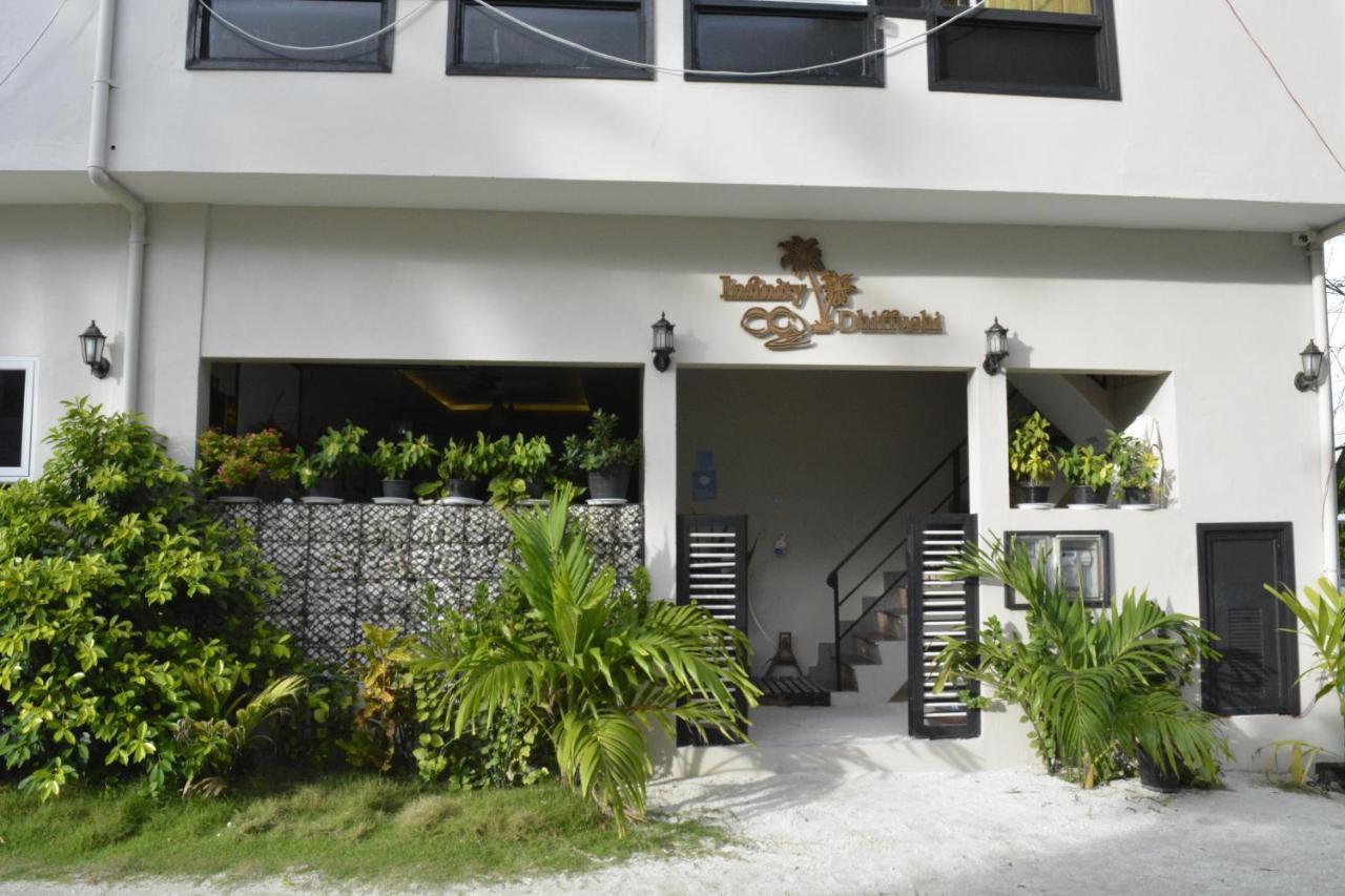 Infinity Dhiffushi Hotel Exterior photo