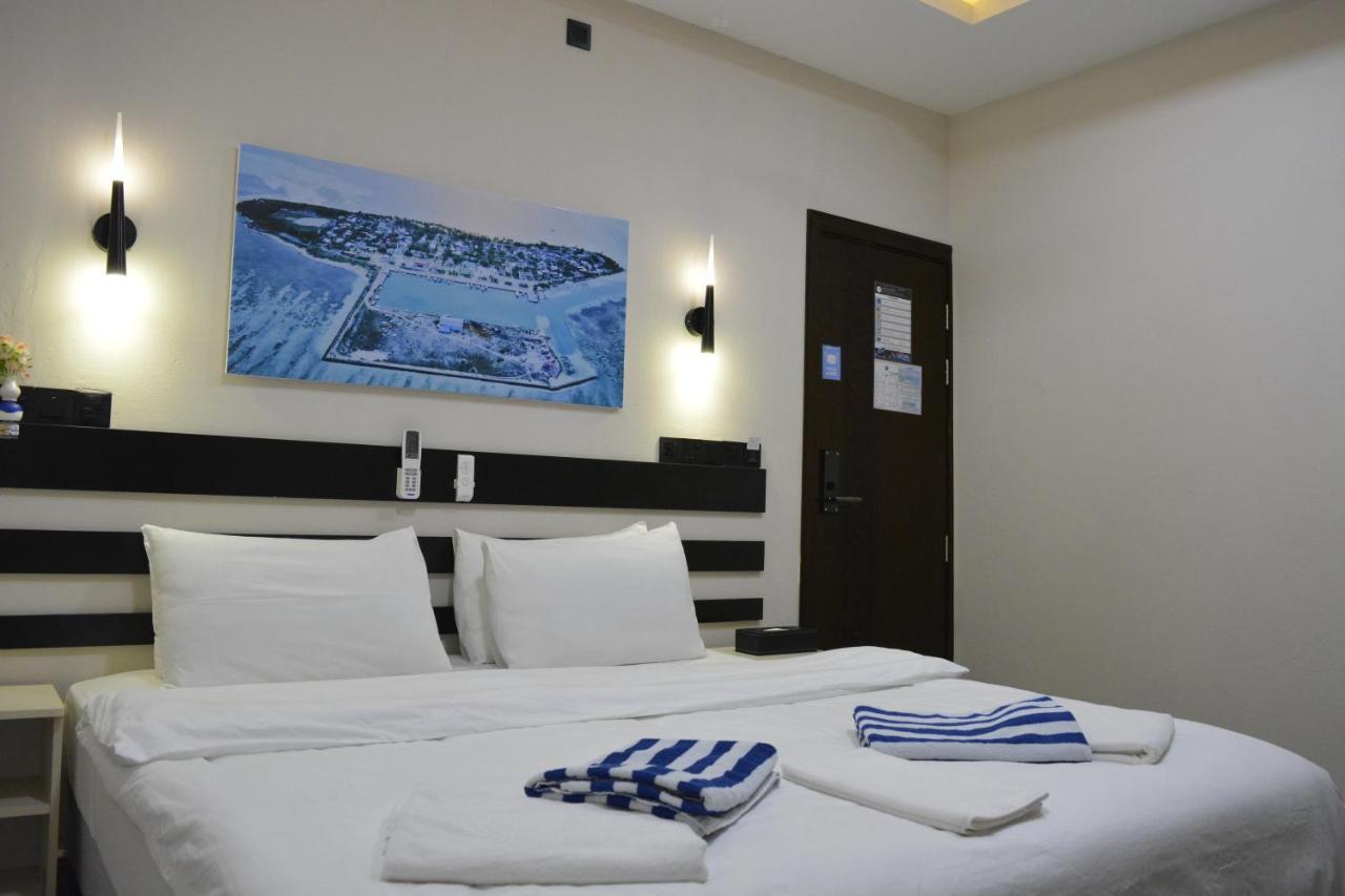 Infinity Dhiffushi Hotel Exterior photo