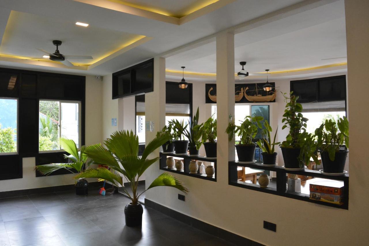 Infinity Dhiffushi Hotel Exterior photo