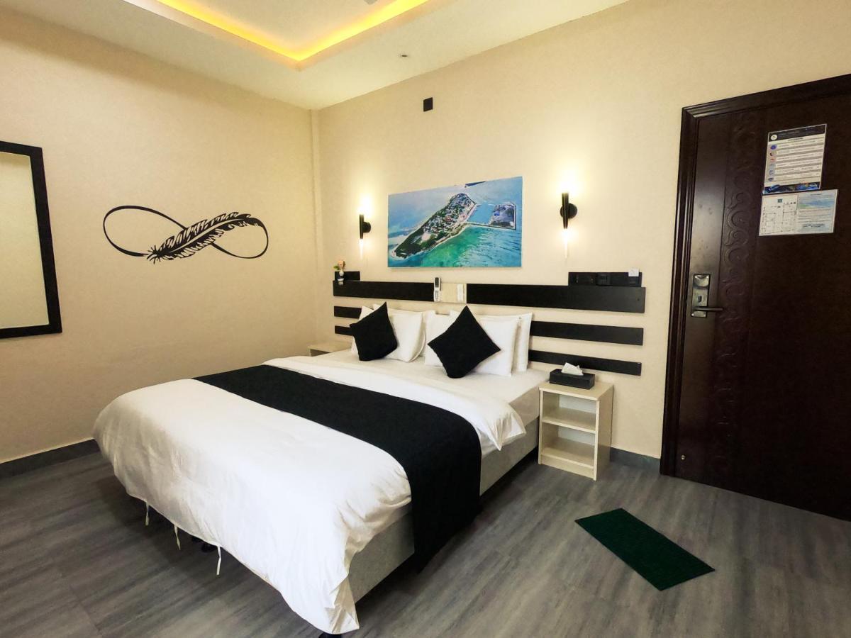 Infinity Dhiffushi Hotel Exterior photo