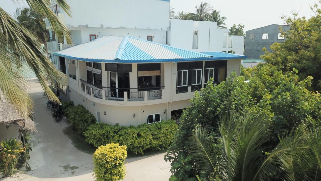 Infinity Dhiffushi Hotel Exterior photo