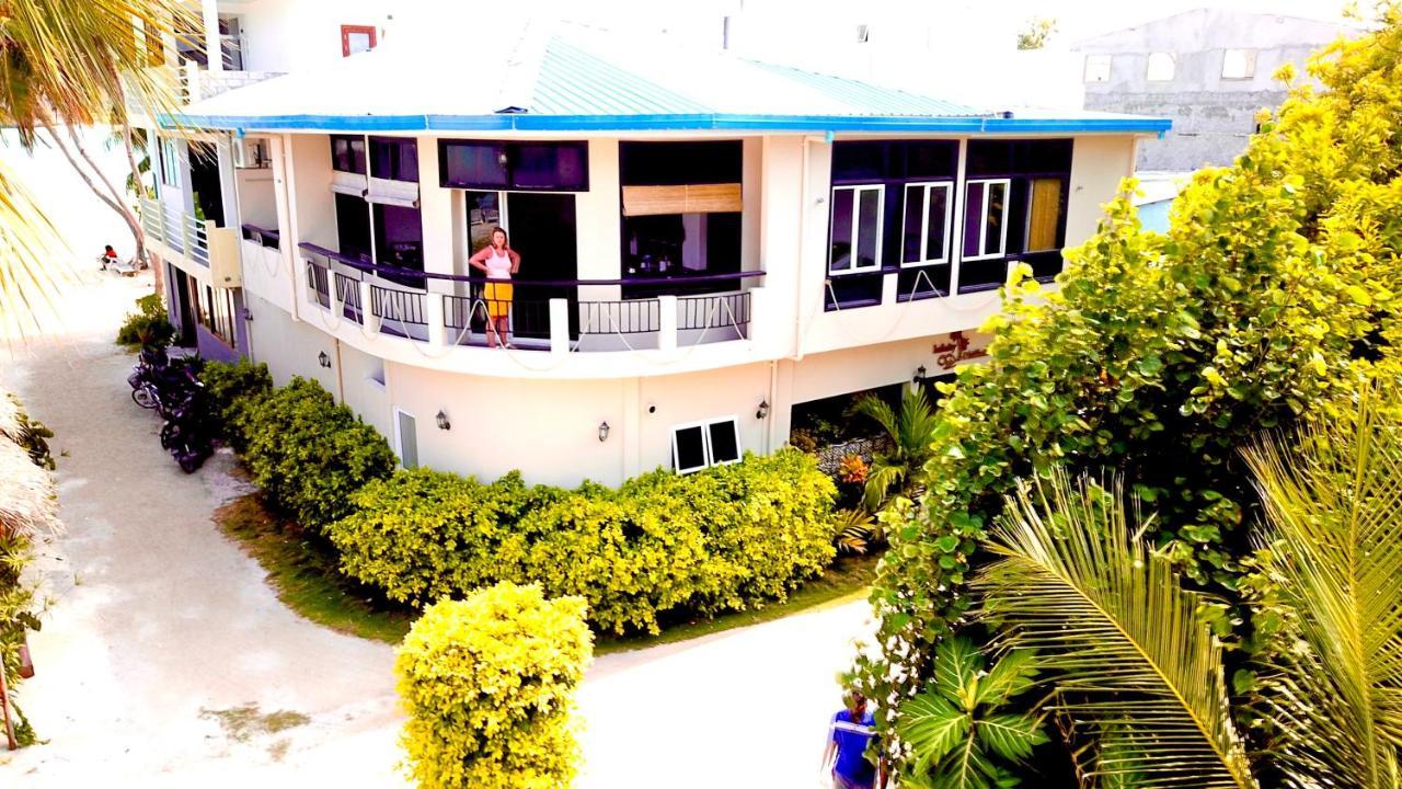 Infinity Dhiffushi Hotel Exterior photo
