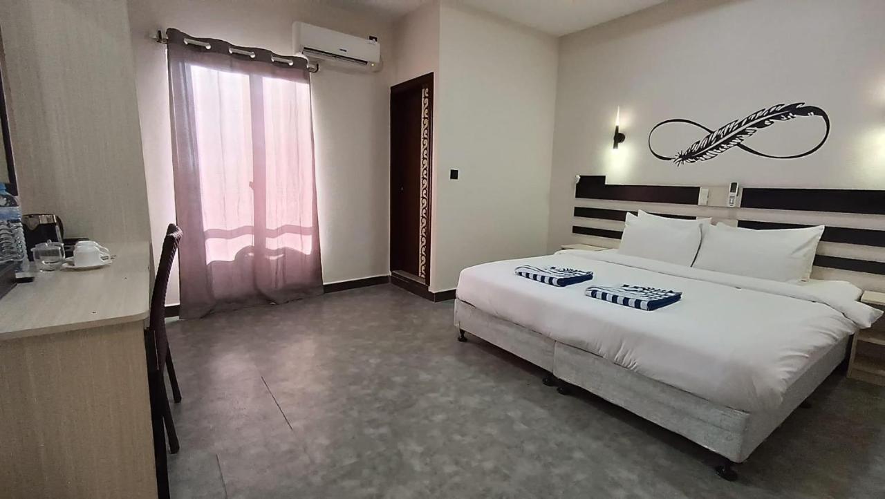 Infinity Dhiffushi Hotel Exterior photo