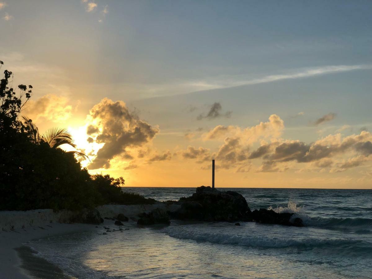 Infinity Dhiffushi Hotel Exterior photo