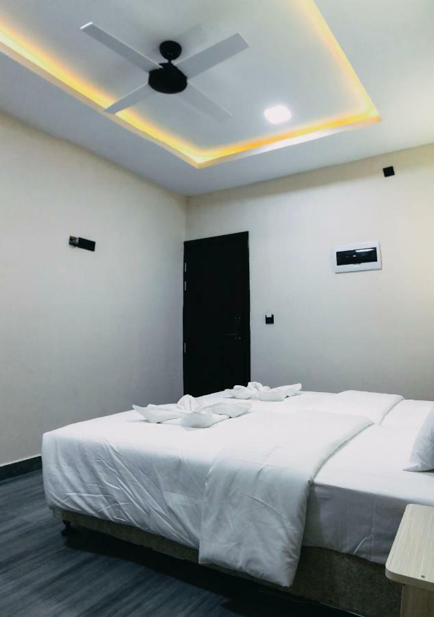 Infinity Dhiffushi Hotel Exterior photo