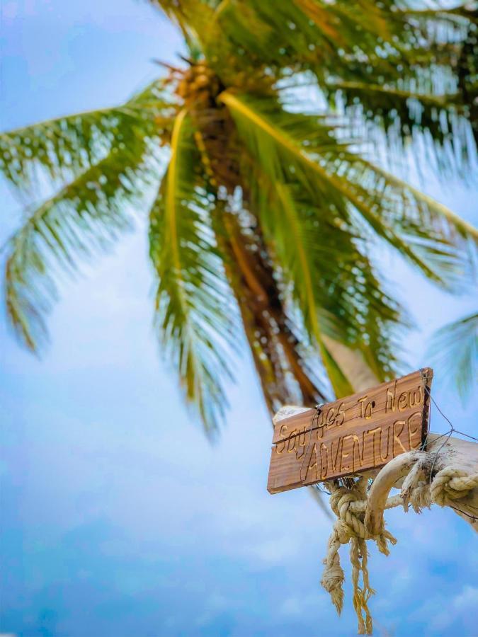 Infinity Dhiffushi Hotel Exterior photo
